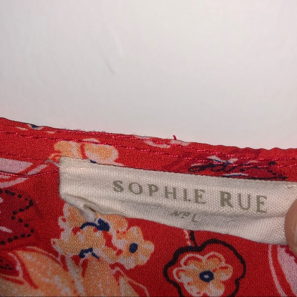 ⭐️⭐️⭐️RED FLORAL TIE TOP - Picture 4 of 4